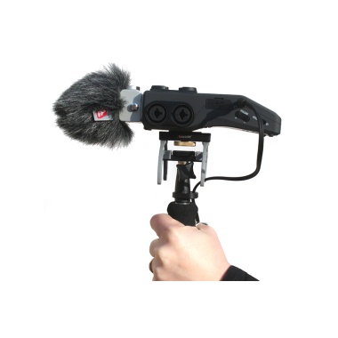 046023_zoom_h6_inuse