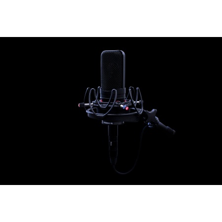 044901_invision_usm_with_audio-technica_microphone
